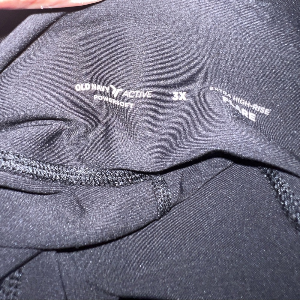 Old Navy Active Powersoft High-Rise Leggings in Black - Picture 2 of 2